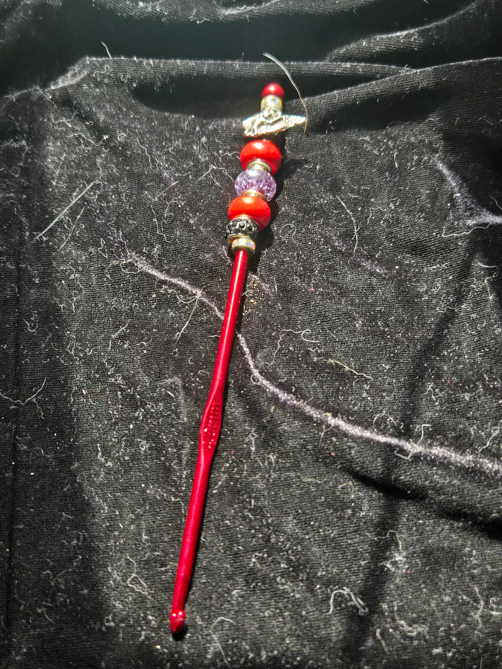 Red Beaded Crochet Hook 4mm With Bat Charm