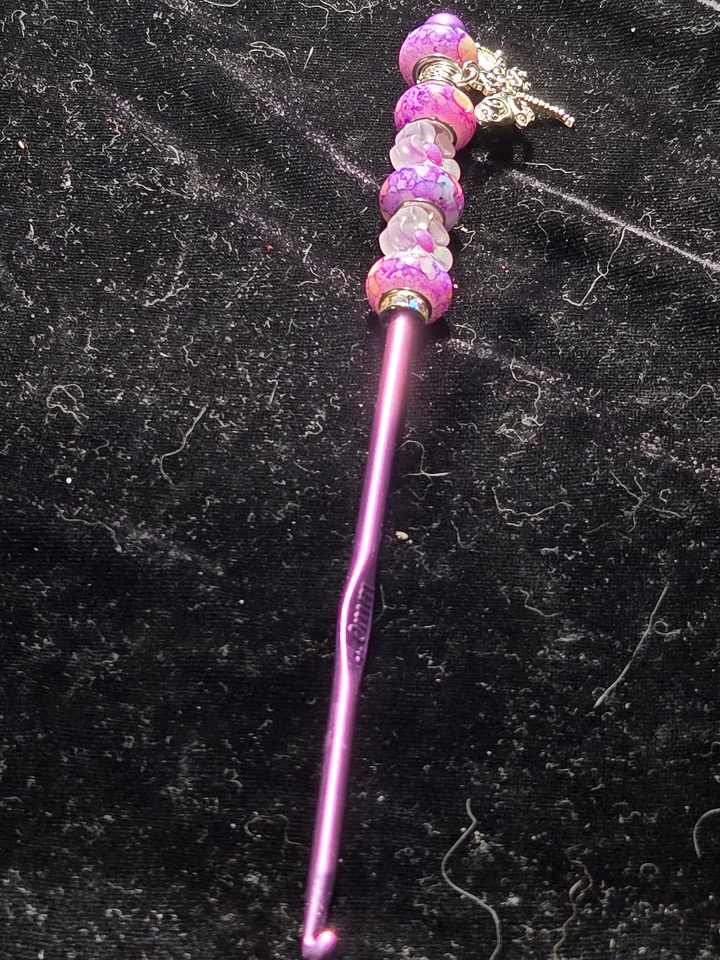 Beautiful Pink Crochet Hook 4mm With Pink Flower Beads & Dragonfly Charm