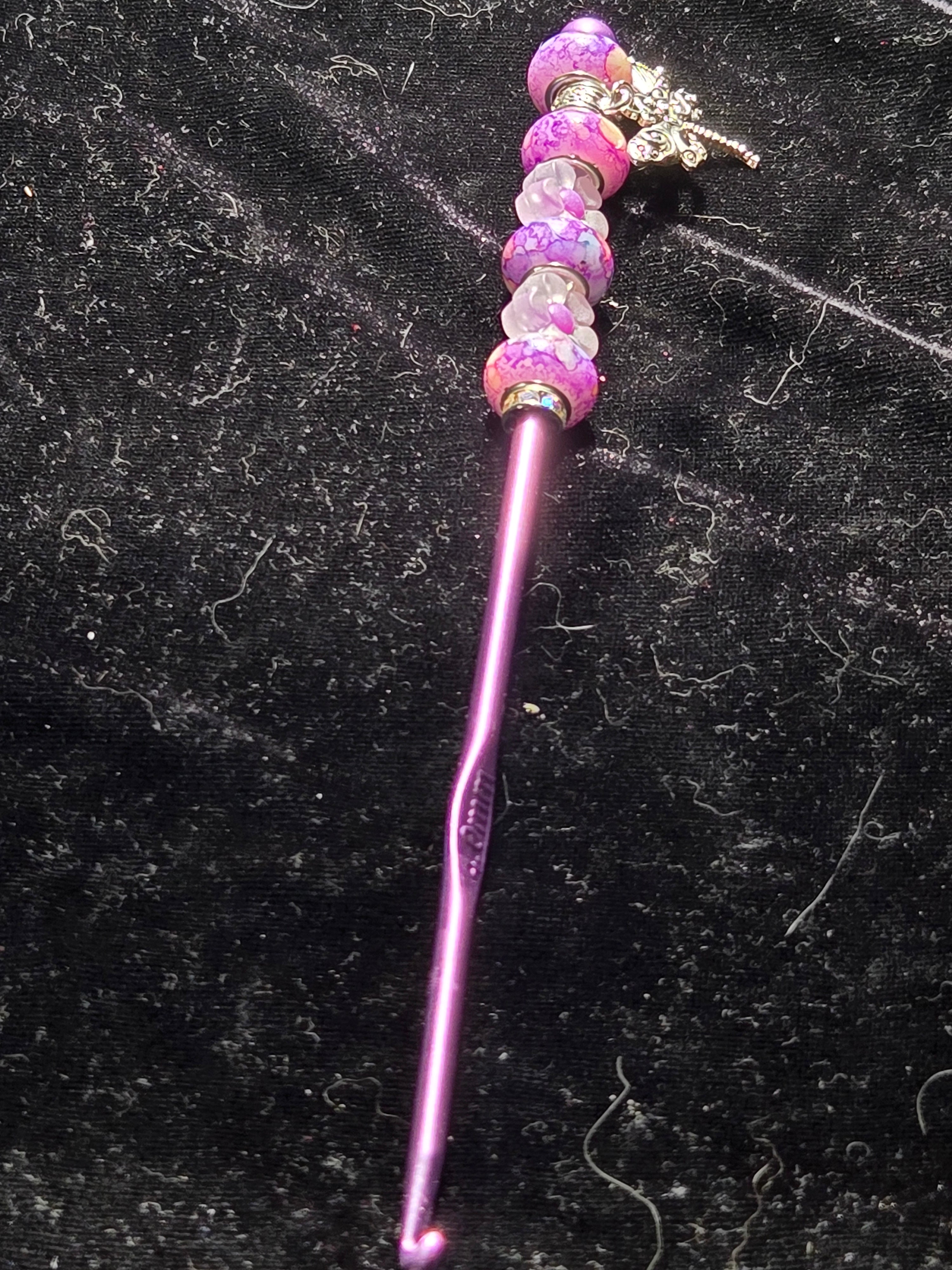 Beautiful Pink Crochet Hook 4mm With Pink Flower Beads & Dragonfly Charm
