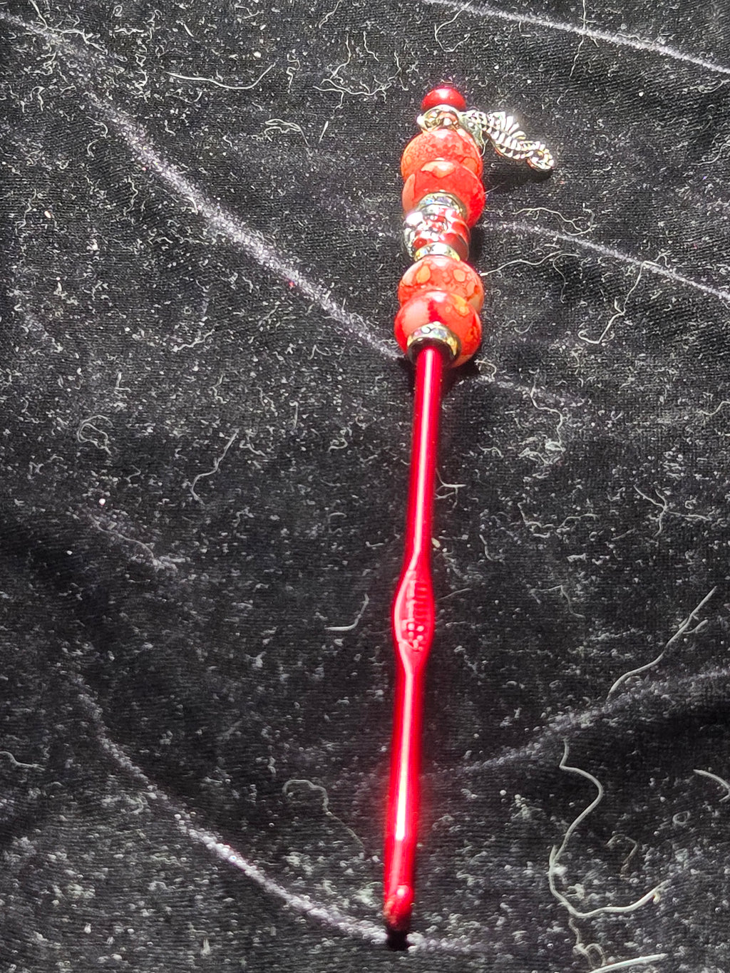 Red Beaded Crochet Hook 4mm With Seahorse Charm