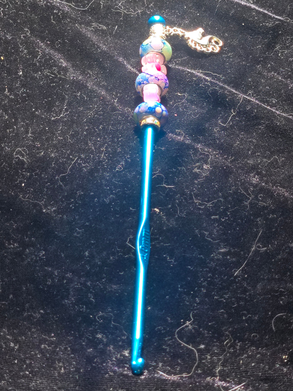 Blue Beaded Crochet Hook 4mm With Flowers & Horse Charm