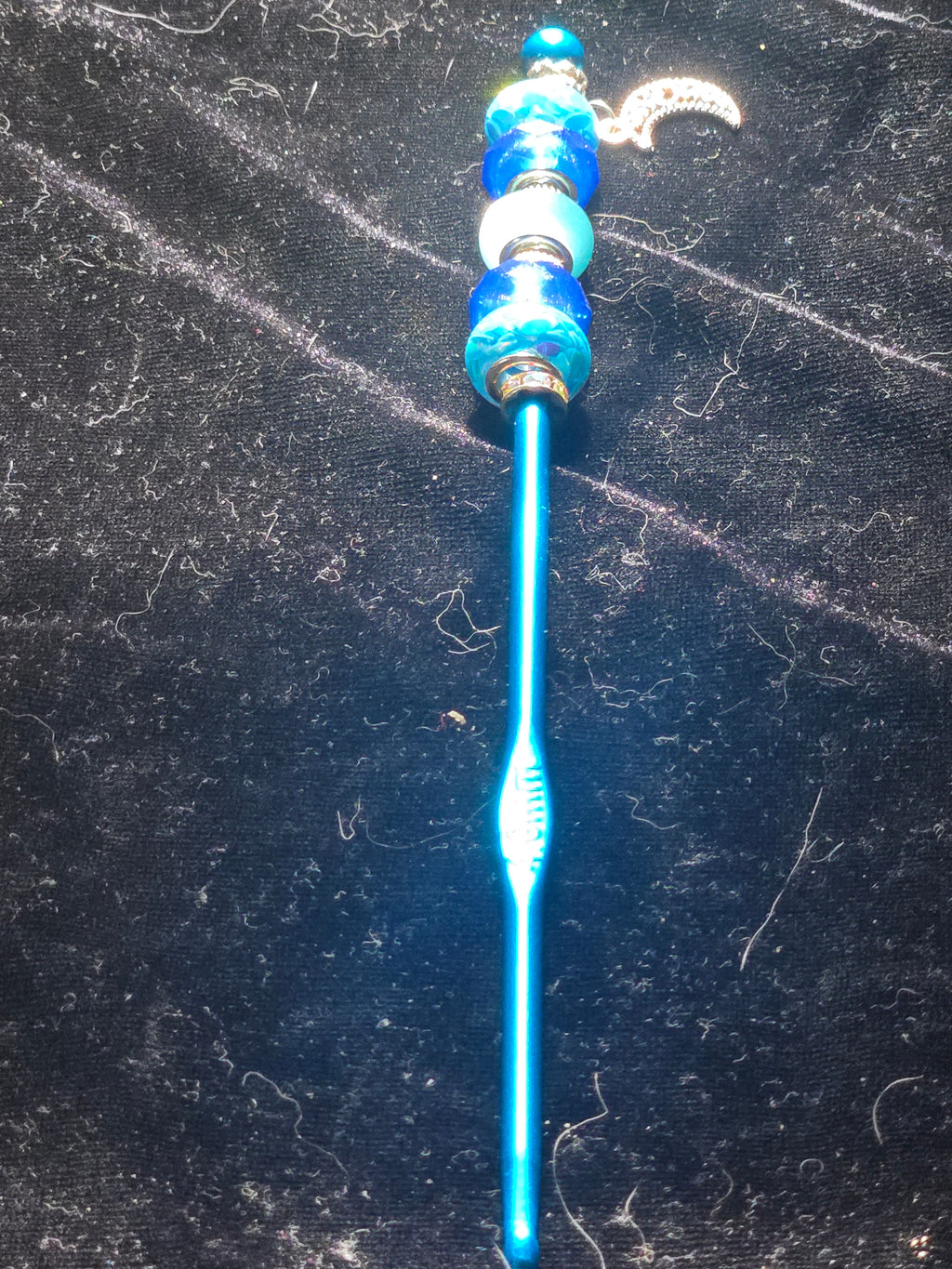 Blue Beaded Crochet Hook 4mm With Moon Charm